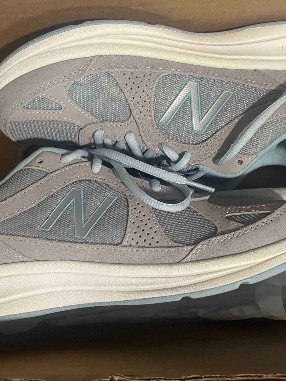 New Balance Women's Light Gray Sneakers with Blue Accent